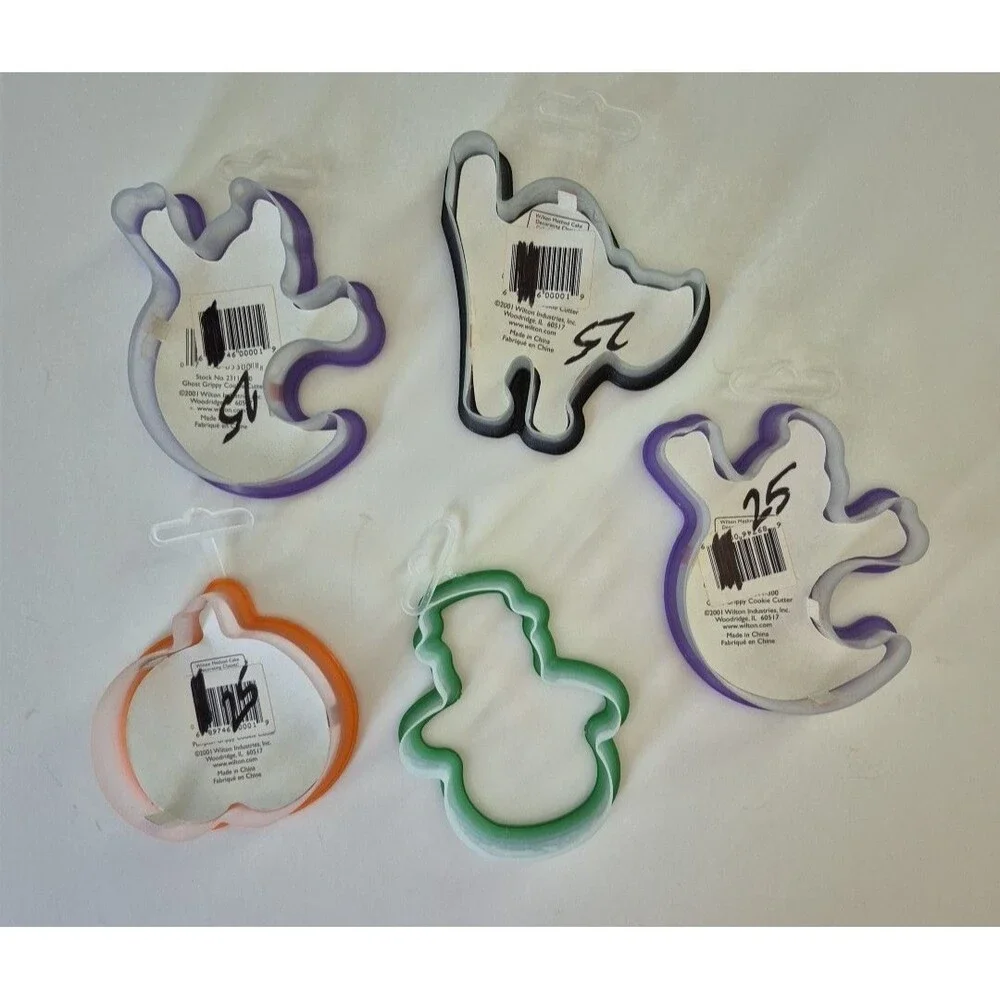 Wilton lot plastic